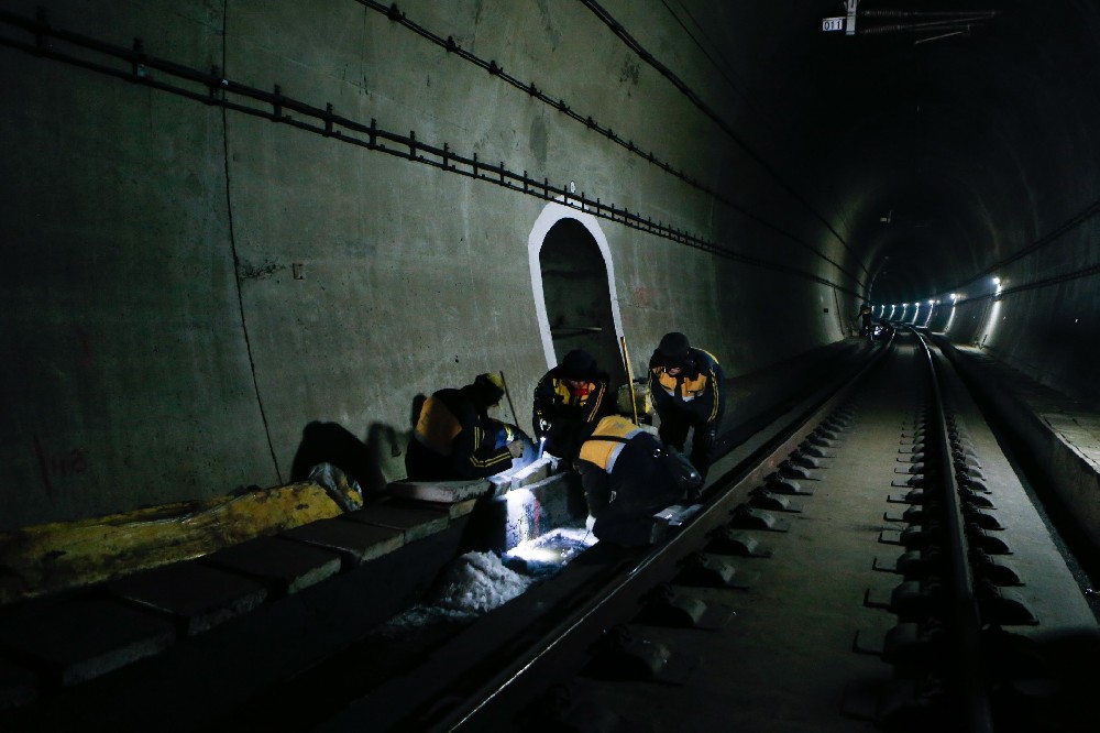 淮南铁路运营隧道病害现状